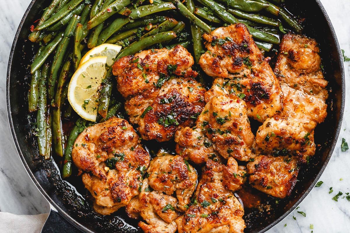 LEMONy GARLIC BUTTER CHICKEN THIGHS AND GREEN BEANS