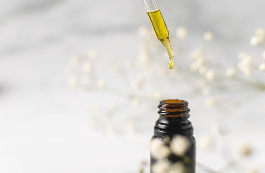The Power of Essential Oils – For Skin and Smelly Feet